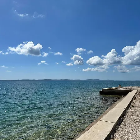 Apartment Near - Quiet & - Unit 3 *