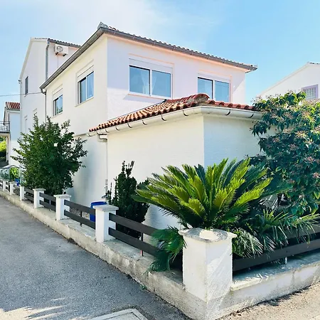 Near - Quiet & - Unit 3