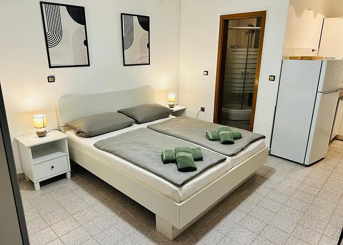 Near - Quiet & - Unit 3 Petrcane