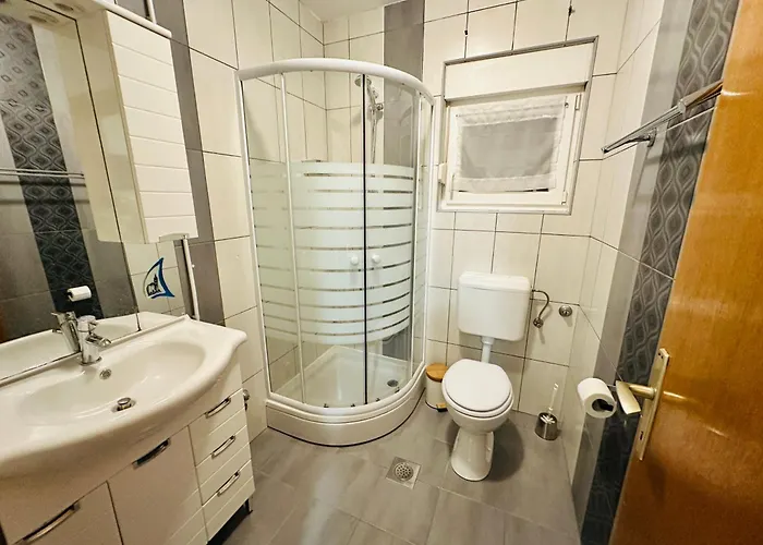 Near - Quiet & - Unit 3 * Petrcane