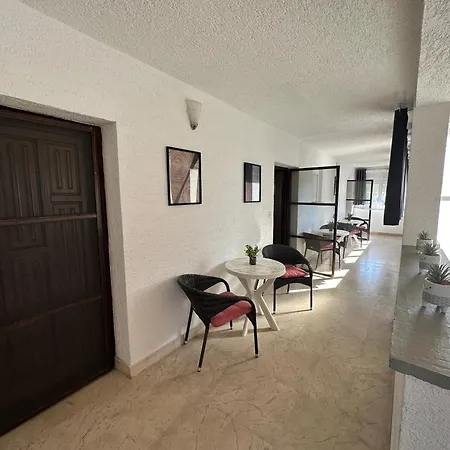 Schwarz In Iii Apartment *