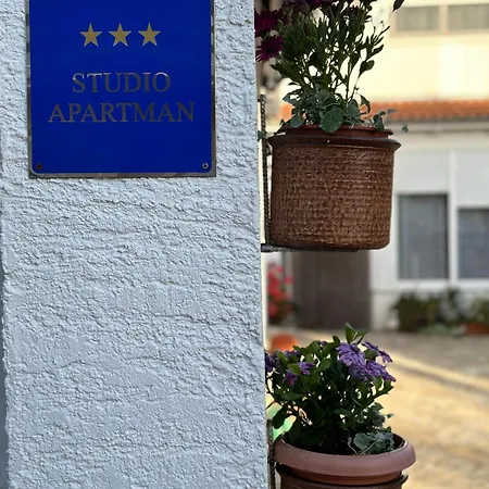 Apartment Schwarz In Iii Petrcane