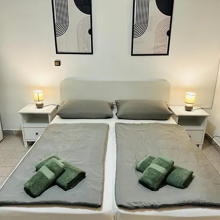 Near - Quiet & - Unit 3 * Petrcane