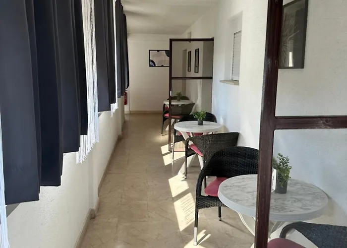 Near - Quiet & - Unit 3 פטרצ'אנה