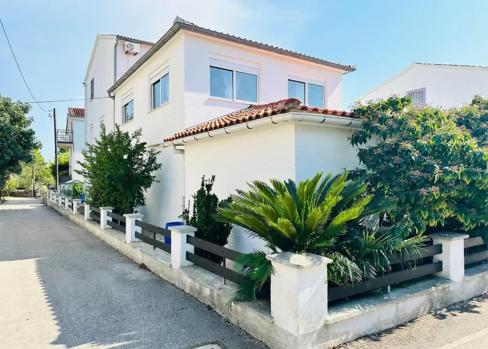 Near - Quiet & - Unit 3