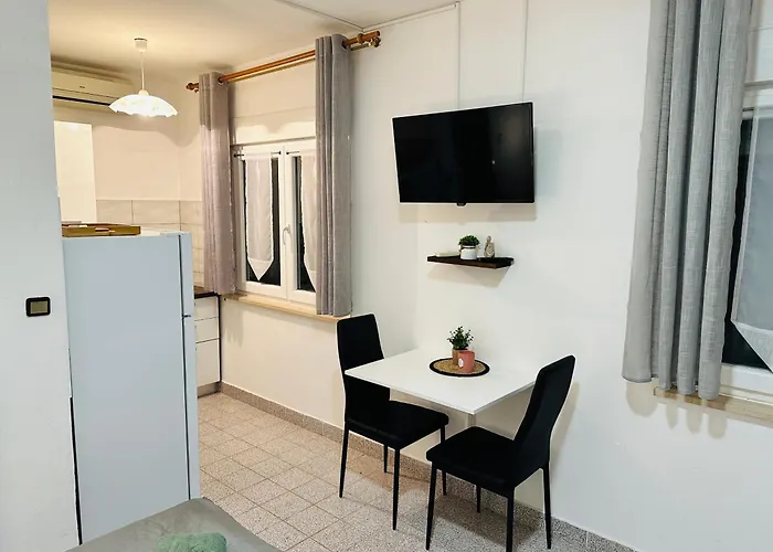 Апартаменты Near - Quiet & - Unit 3 *