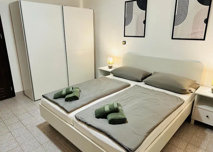 Near - Quiet & - Unit 3 Апартаменты Петрчане