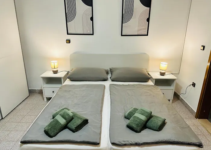 Near - Quiet & - Unit 3 * פטרצ'אנה
